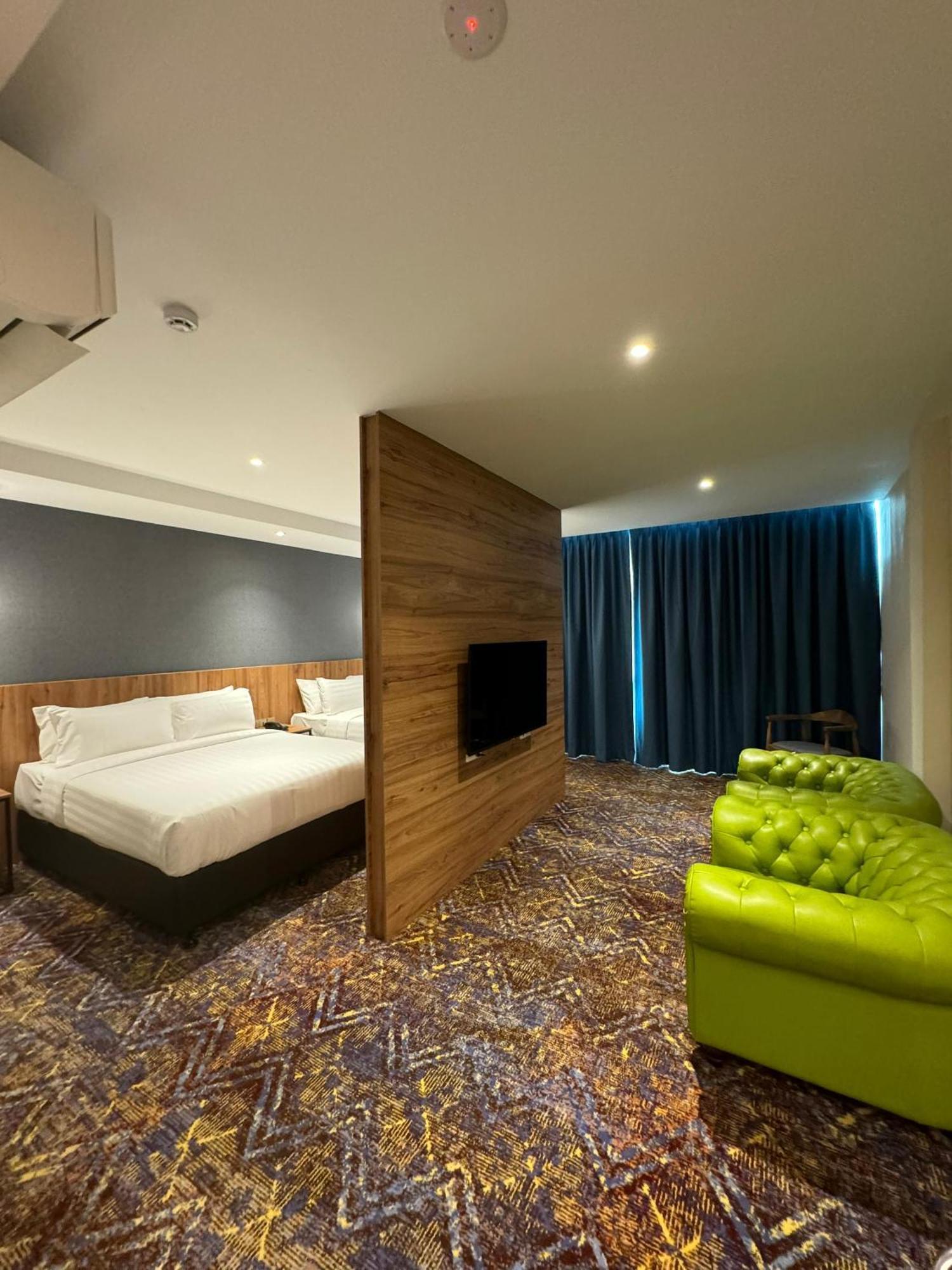 Le'Genda Hotel กาจัง ภายนอก รูปภาพ