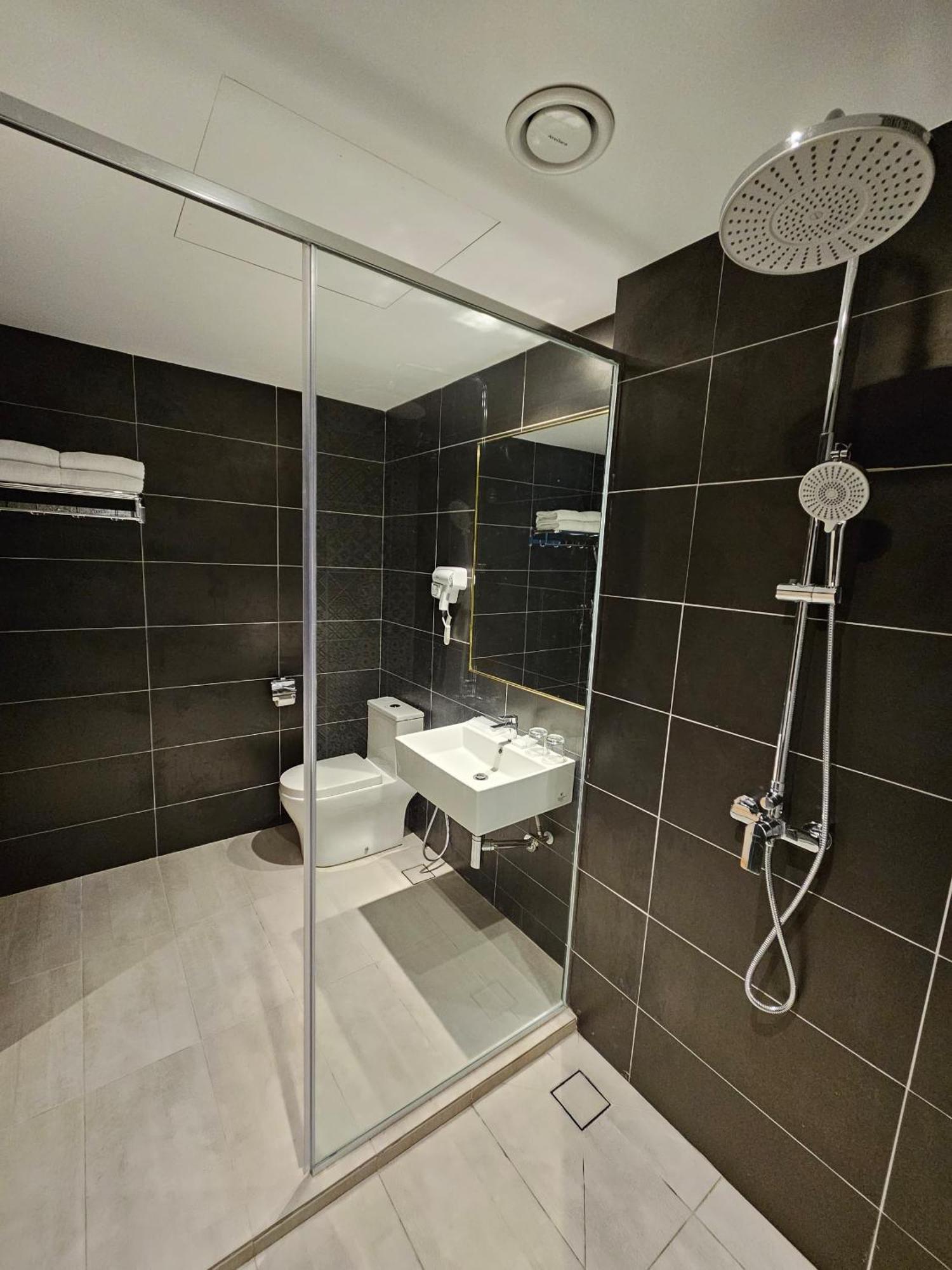 Le'Genda Hotel กาจัง ภายนอก รูปภาพ